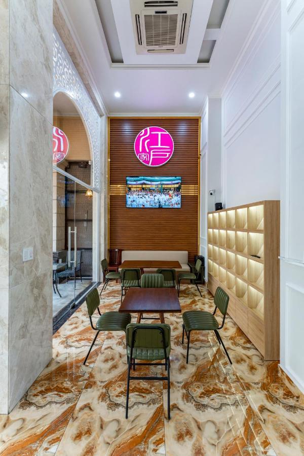 Edoya Hotel Phu My Hung Хошимин Екстериор снимка