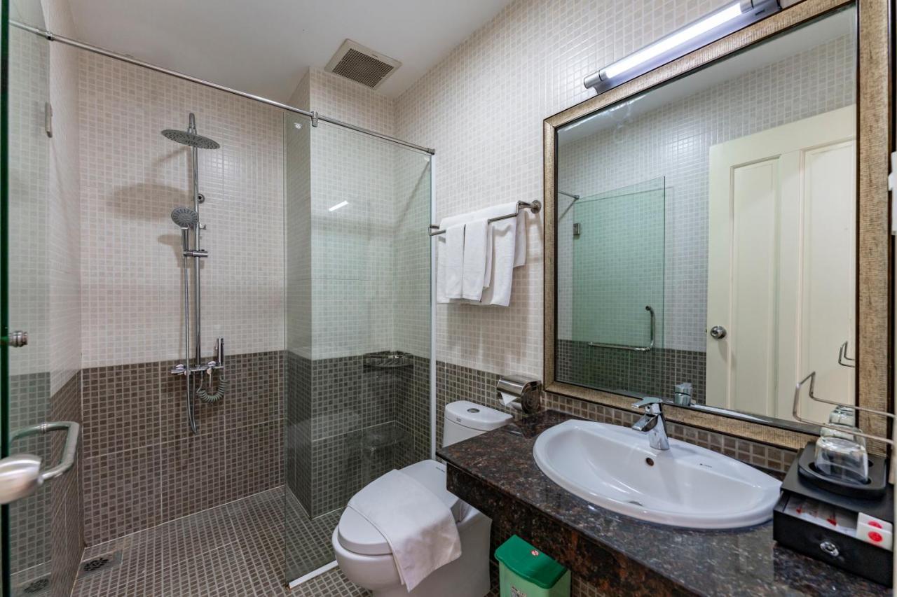 Edoya Hotel Phu My Hung Хошимин Екстериор снимка