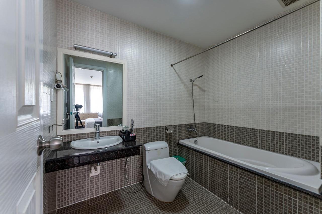 Edoya Hotel Phu My Hung Хошимин Екстериор снимка