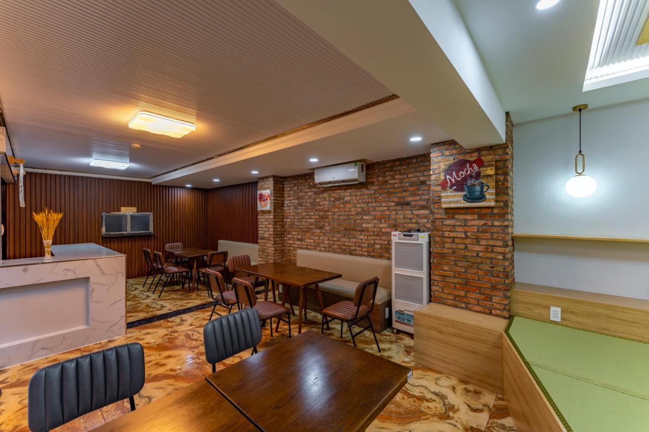 Edoya Hotel Phu My Hung Хошимин Екстериор снимка